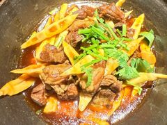 春笋烧牛肉-拾光与烟火丨炭火串烧·自贡小活鲜(西村大院店)
