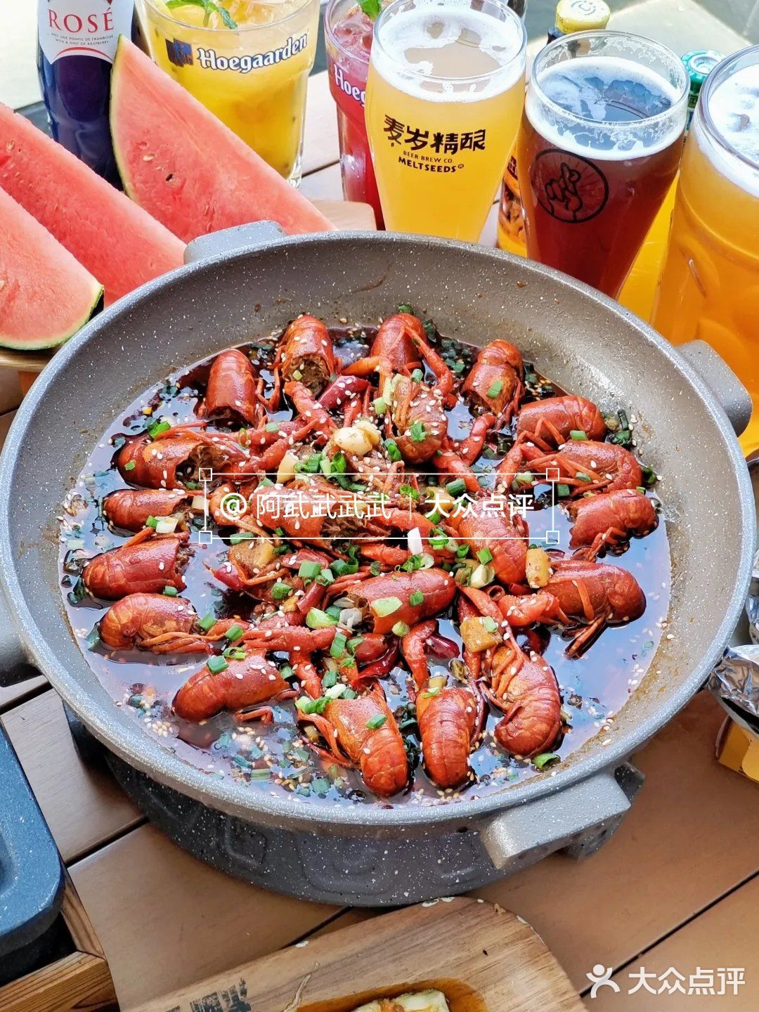 成都的夏天是不是快来了呀[害羞]和朋友喝酒吃小龙虾的宝藏天台