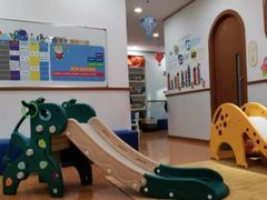 -抱抱熊托育中心(大悦城店)