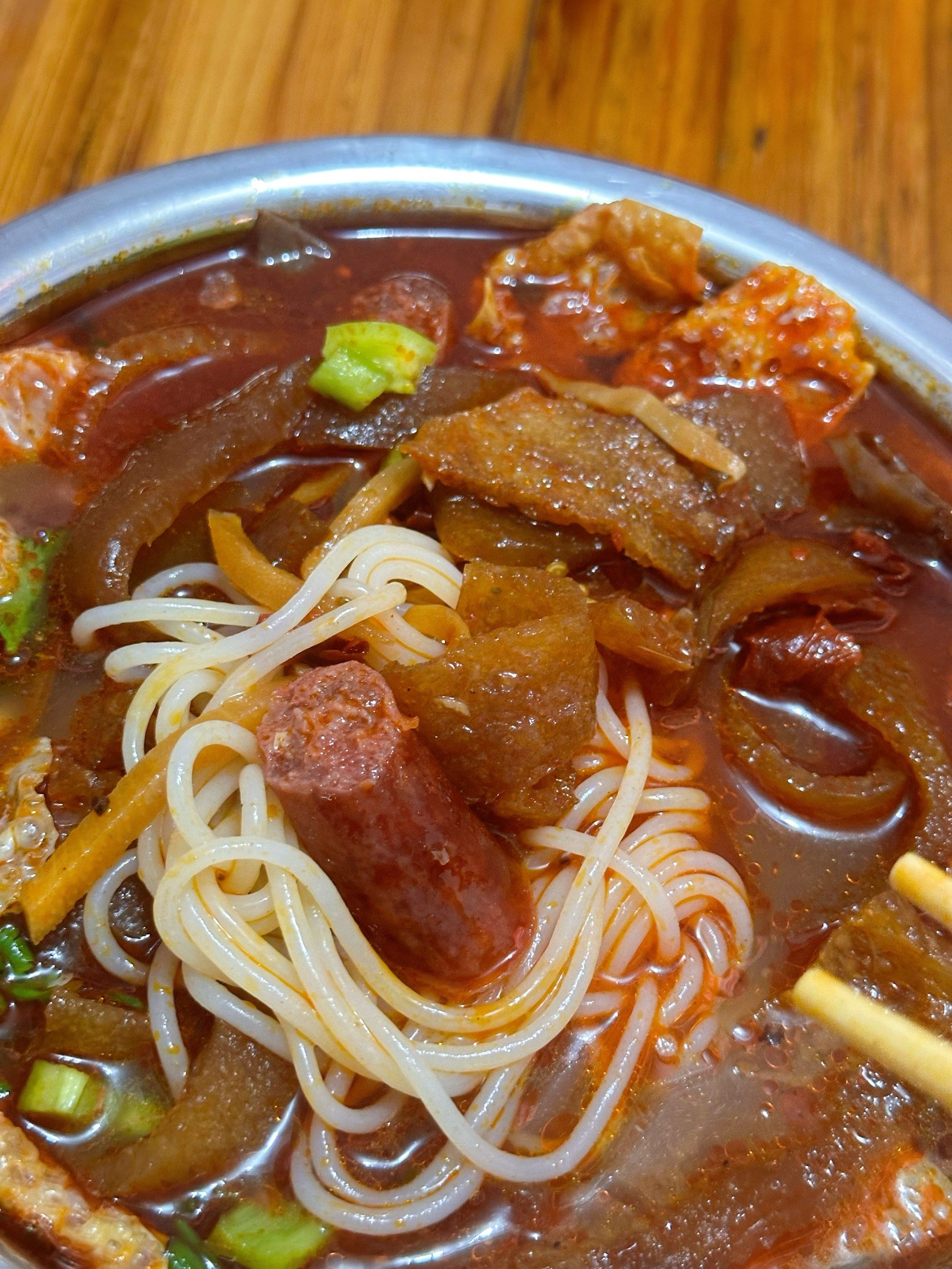 螺蛳粉里的酸甜猪皮香蒙了!