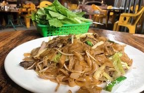 Yongli Signature Dry-Fried Beef Rice Noodles