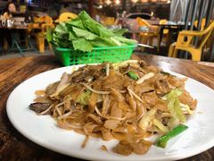 永利招牌干炒牛河-永利炭炉鸡