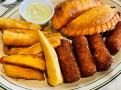 古巴特色小吃拼盘-Versailles Restaurant Cuban Cuisine