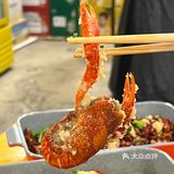 能让我放下手机的只有“辣家私厨”的小龙虾烧烤和啤酒啦[亲亲]‼️