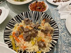 碎肉手抓饭-巴扎美食·新疆菜·西域歌舞表演餐厅(新疆大厦店)