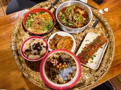 -爆炸头阿姨小四川正宗川味小吃(无任何分店)