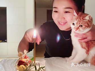 小伙伴买的蛋糕和花花，可以说颜值非常高了
