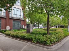 -房地产交易中心-停车场