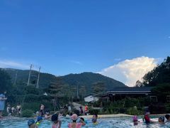 -十万大山布透温泉