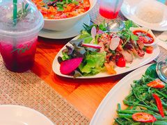 -Chom Cafe and Restaurant