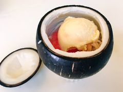 -志龙皇冠吃货椰子铺