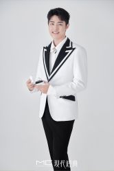 -现代经典婚纱摄影