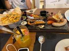 -Mark&Mars Restaurant