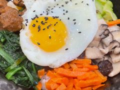大粒牛肉石锅拌饭-小木屋拌饭(西安万象天地店)