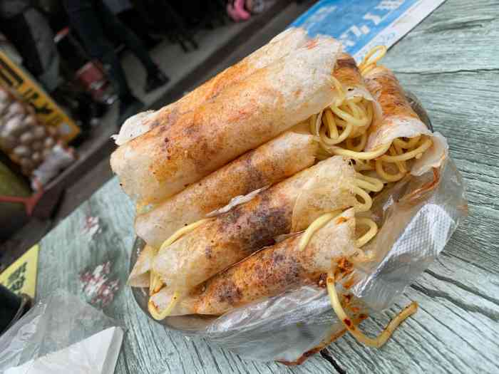 元芳薄饼(同仁路店)-"薄饼——射洪城经典小吃之一,随便一个卡卡.