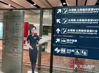 中午没赶上饭点儿，有泡面、饼干和两种水果，坦率说