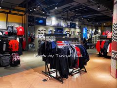 店内环境-阿迪达斯(百联徐汇商业广场运动旗舰店)