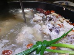 冬日滋补本鸡煲-新记印象酸菜鱼馆(天阳亲子广场店)