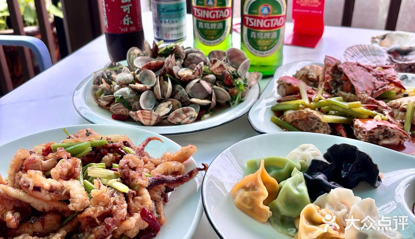 逛完啤酒城，正好来品尝美食啦~