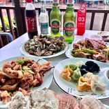 逛完啤酒城，正好来品尝美食啦~