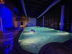 -上海滴水湖皇冠假日酒店