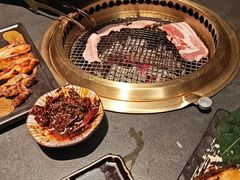 -铭牛烧肉·和牛海鲜自助(高新月牙湖店)