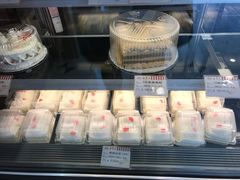 -红宝石·鲜奶小方·海派西点房(南丹店)