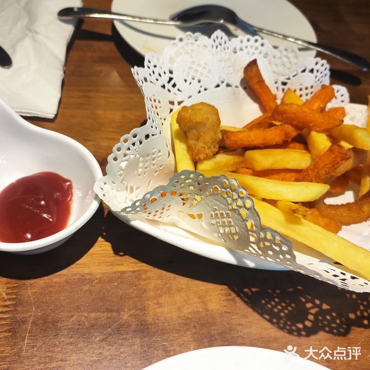 津湾广场督柏林西餐厅