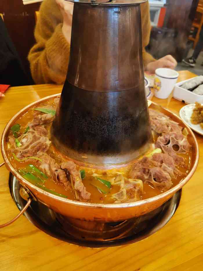 贾氏羊蝎子火锅61龙虾烧烤(施新店)-"店铺前面就有停车位,比较方便.
