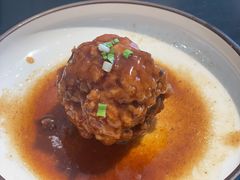 鸭蛋黄狮子头-梅飞酒家(桑园路店)