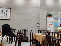 大堂-正宗鸡饭粤香酒家(朱村店)