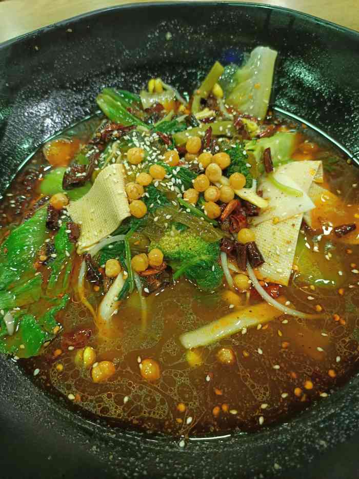 蜀地源冒菜(天山路店)-"食材还算新鲜,口味可选微辣中辣重辣,中辣.