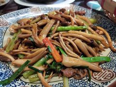 茶树菇炒牛柳-百丈园龙江啫神馆