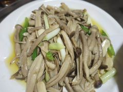 -土砂锅生态山庄·非遗砂锅雅鱼