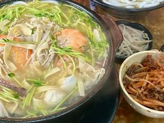 -丽虹云南过桥米线(兴工街店)