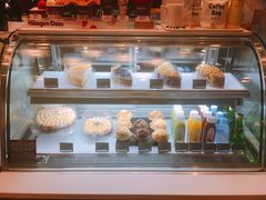 面包甜点陈列柜-哈根达斯(世界城店)