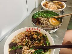-文山荷鲜居(翠湖店)