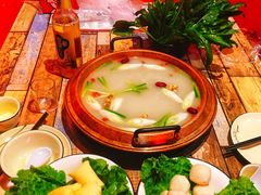 -虾弄弄海派小龙虾·牛羊蝎子火锅