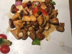 -云海肴·汽锅鸡·云南菜(天山百盛优客店)