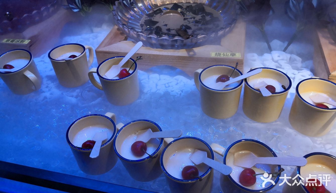 两小时内绝对让你吃饱喝好。服务员普遍以大妈为主