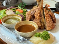 -Chom Cafe and Restaurant
