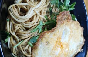 Scallion Oil Noodles with Beef Soup
