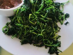 -华龙特色大骨鸡农家菜馆