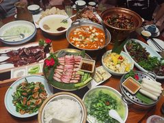 -老滇山寨•云南特色菜•地方菜•民族风情歌舞表演(金碧店)