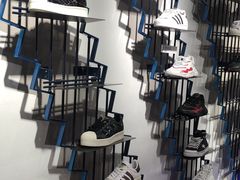 -阿迪达斯(武林银泰三叶草店)