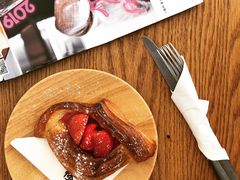 草莓可颂-怪 kafe.