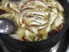 -南渝食府.墨脱石锅松茸鸡