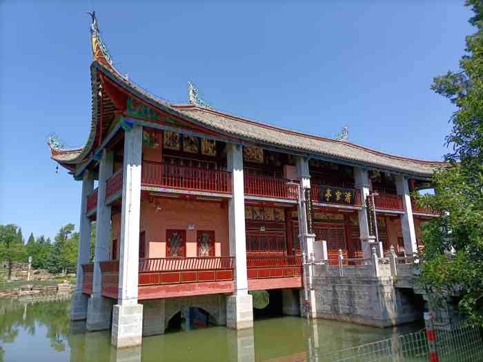 清官亭公园-"市中心的大绿地,老年人的健身场所,走一走.