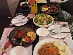 -樱花里音乐餐吧·牛扒椰子鸡(东圃店)