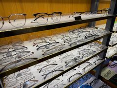 -优医视平价眼镜蔡司依视路折扣工厂店(十里堡店)